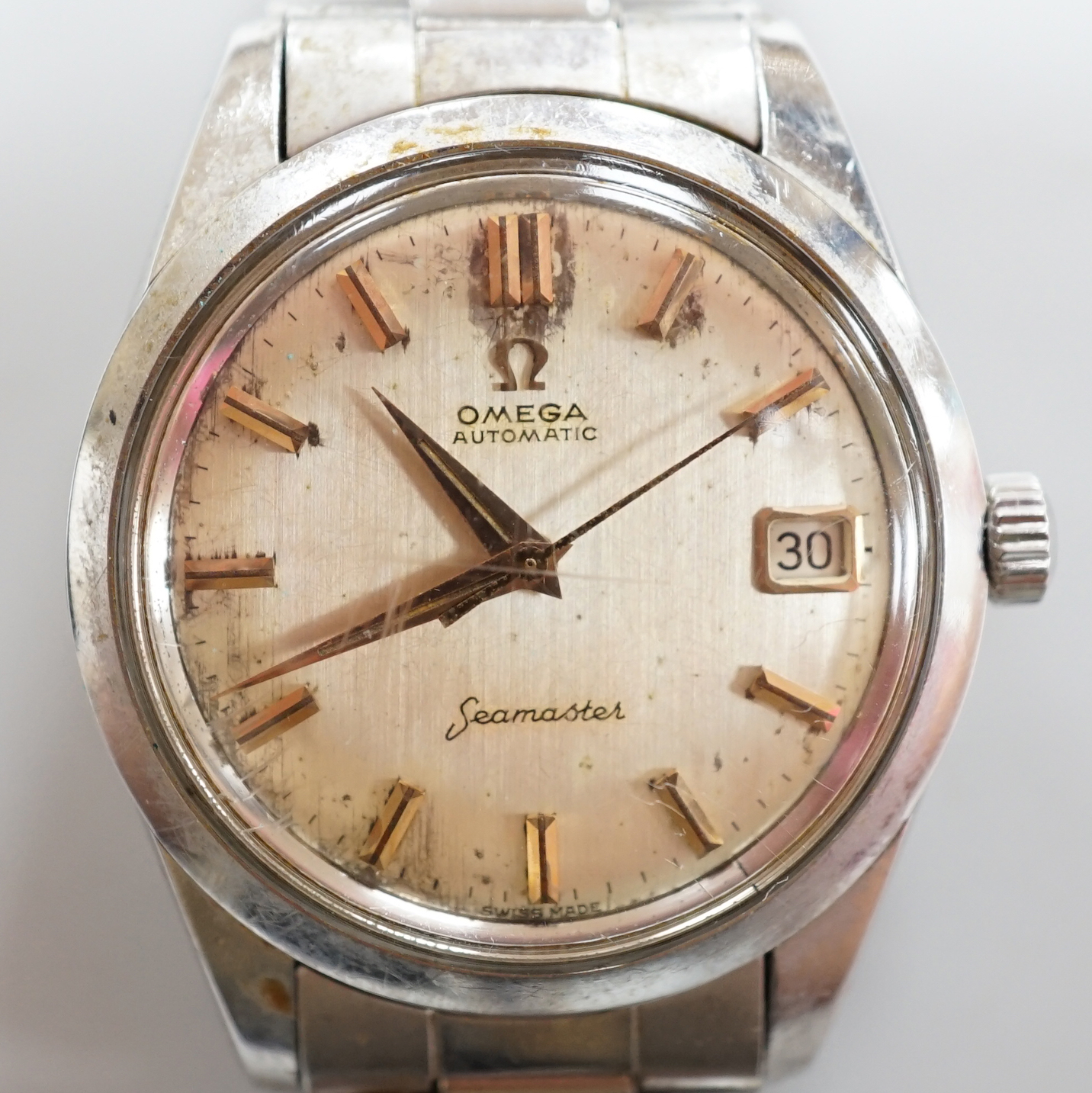 A gentleman's steel Omega Automatic Seamaster wrist watch, with baton numerals, centre seconds and date aperture, diameter 3.5cm
